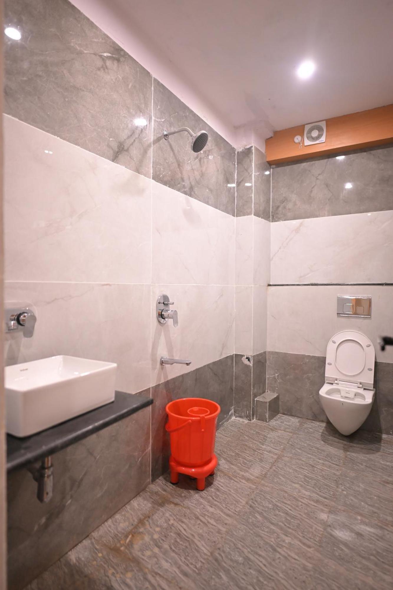 Sunrise Vista Inn Αλλαχαμπάντ Εξωτερικό φωτογραφία